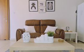 Stay Sunny Palms Apartment